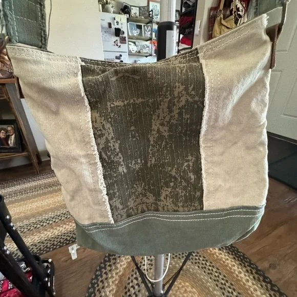 Canvas Patchwork Crossbody Bag - Picture 3 of 4